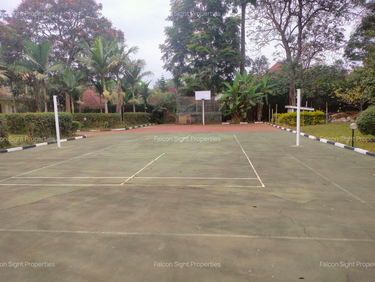 4 Bed Townhouse with Walk In Closet in Spring Valley - 4