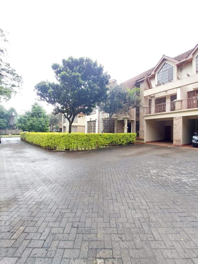 5 Bed Townhouse with En Suite at Lavington - 12