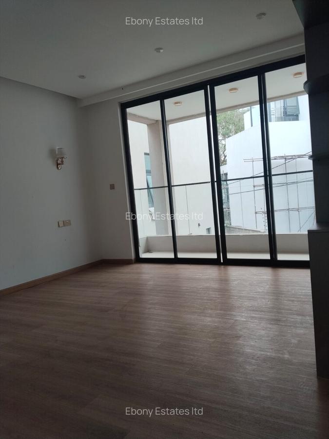 5 Bed Townhouse with En Suite in Lavington - 6