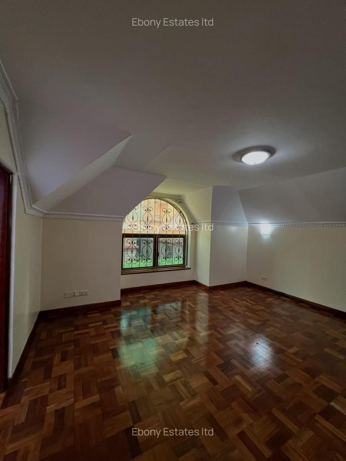 5 Bed Townhouse with En Suite in Lavington - 11