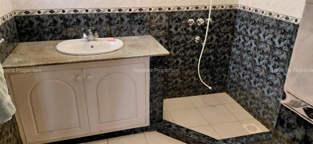 4 Bed Townhouse with En Suite at Grivellea - 12