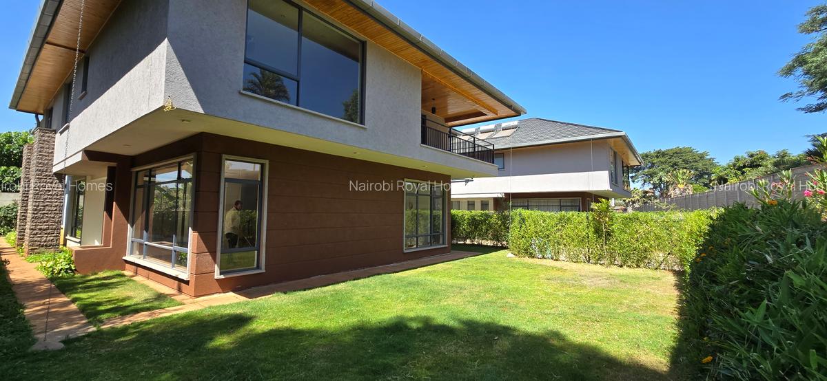 5 Bed Townhouse with En Suite at Lavington Green - 7