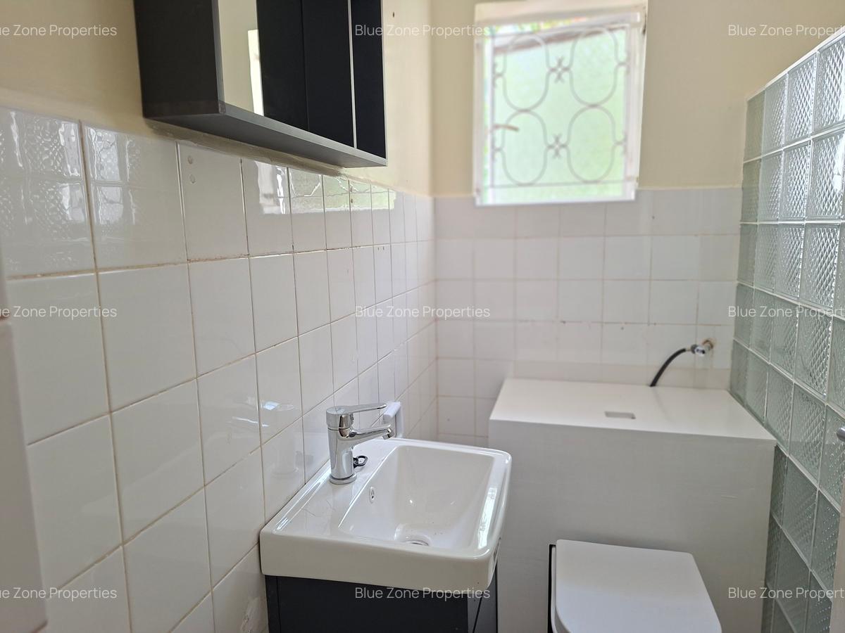 4 Bed House with En Suite at Rosslyn - 12