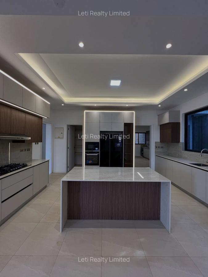 5 Bed Townhouse with En Suite in Lavington - 4