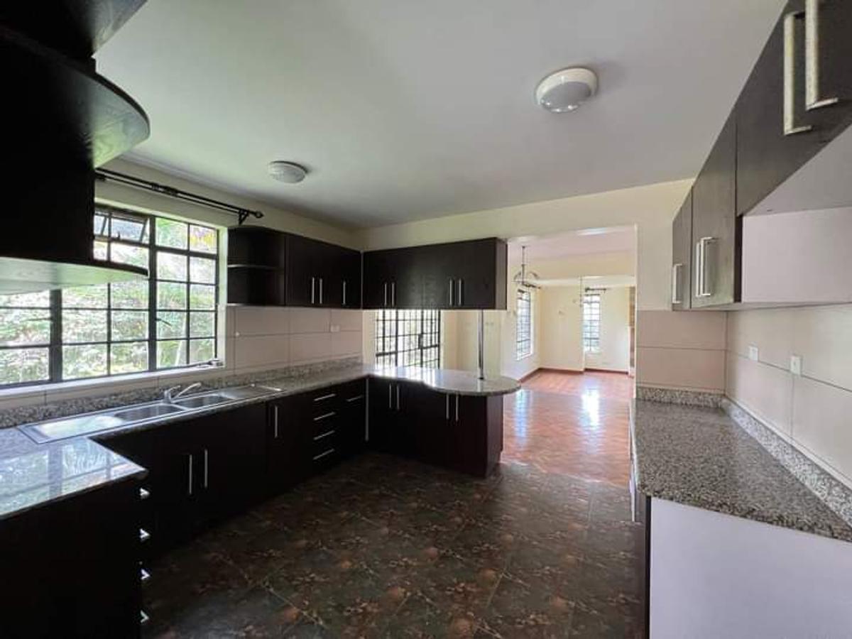 4 Bed Townhouse with En Suite in Lavington - 17