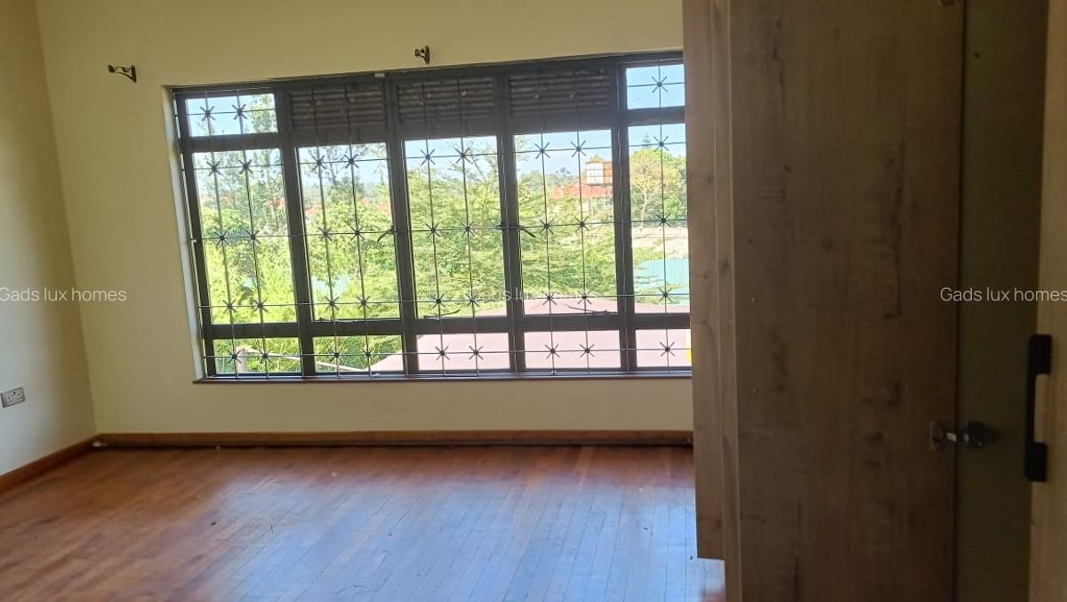 4 Bed Townhouse with En Suite at Runda - 2