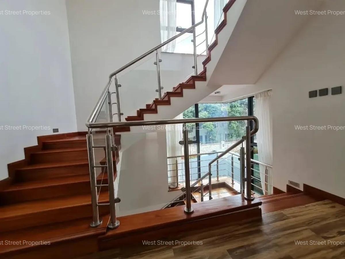 5 Bed Villa with En Suite at Lavington - 5