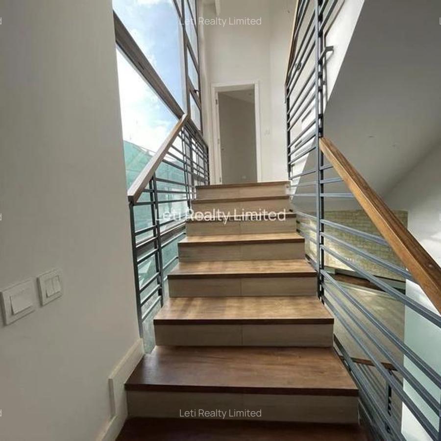 4 Bed Townhouse with En Suite in Lavington - 7