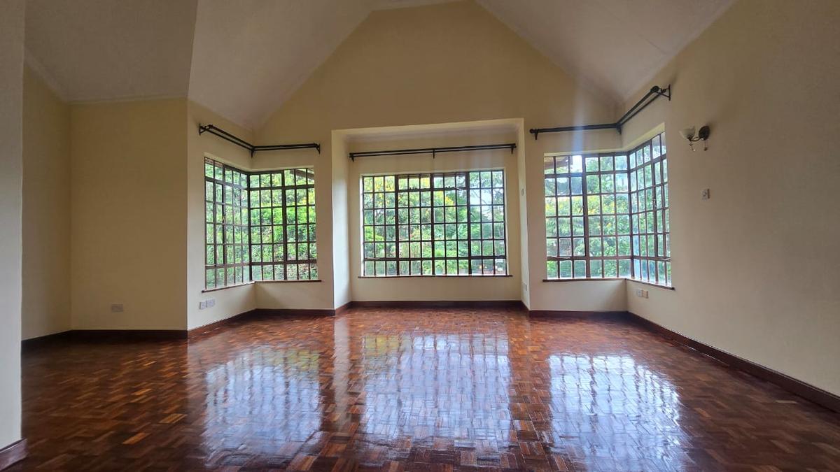 5 Bed Townhouse with En Suite in Lavington - 12
