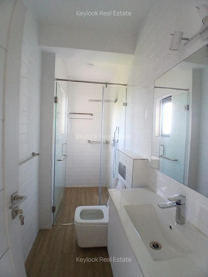 3 Bed Apartment with En Suite at Lavington - 16