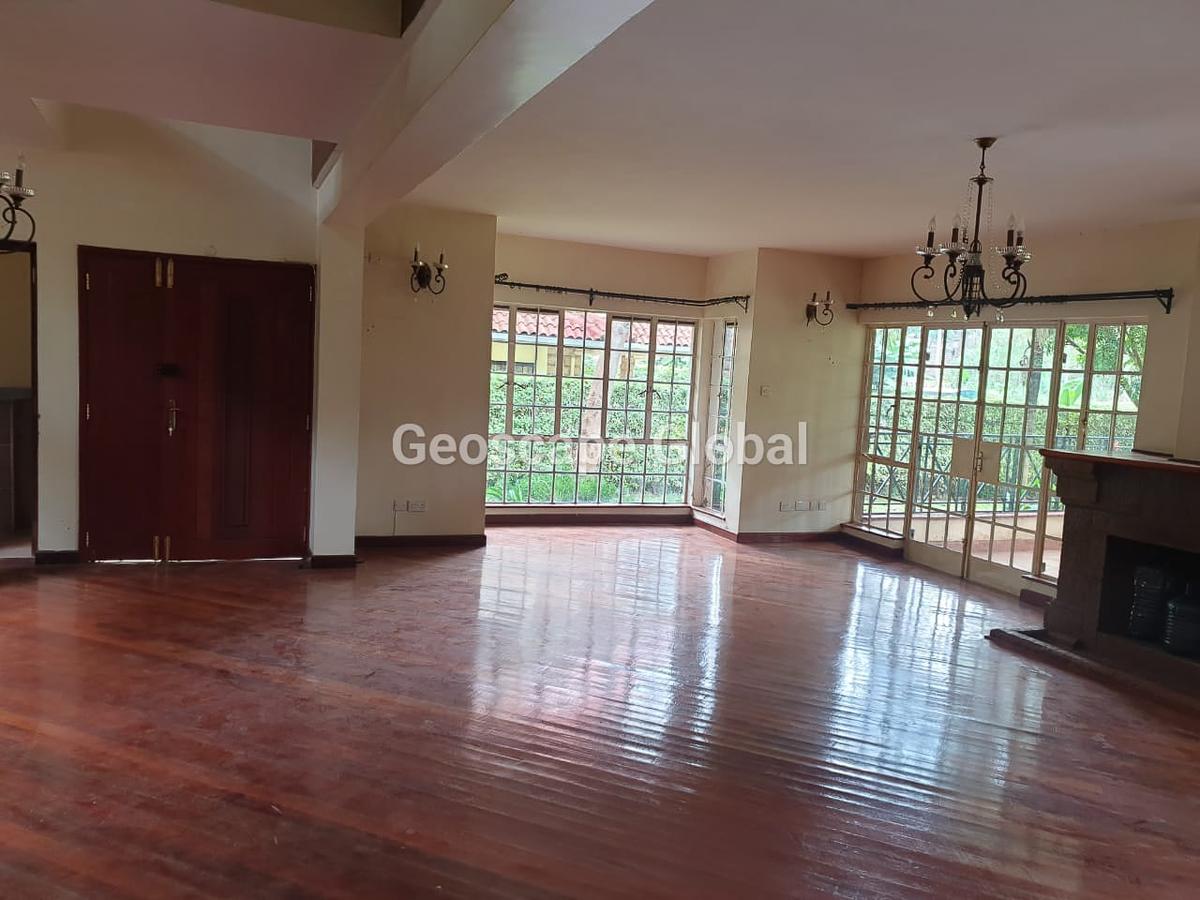 5 Bed House with En Suite in Rosslyn - 8