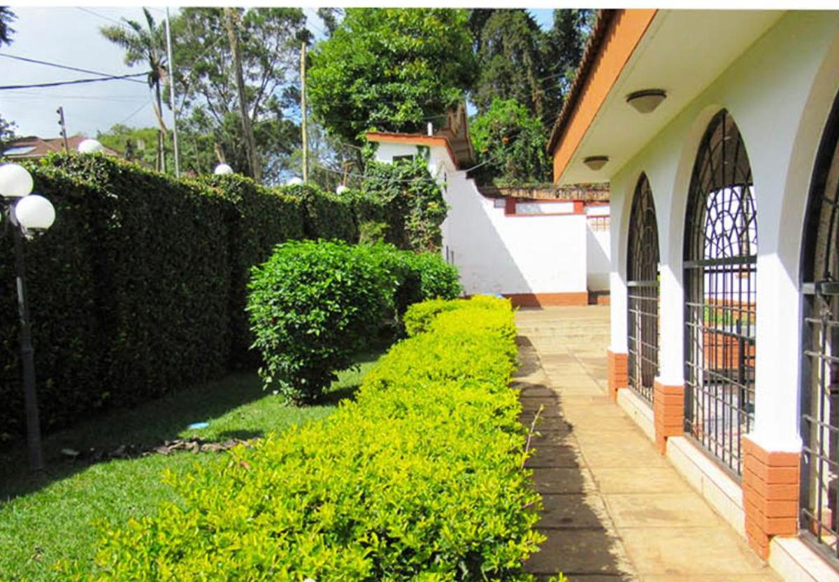 6 Bed Townhouse with En Suite in Lavington - 1