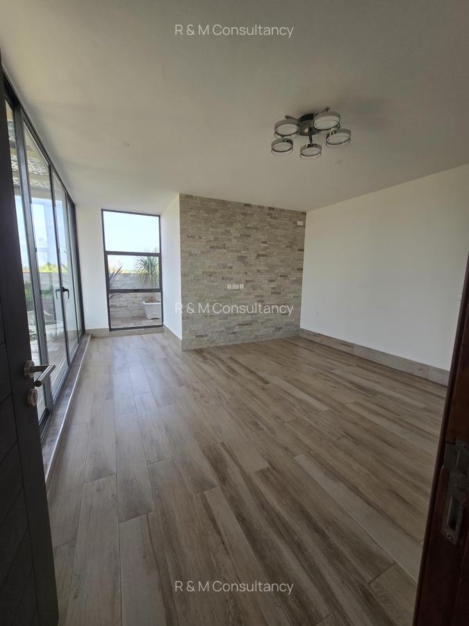 4 Bed House with En Suite at Two Rivers Mall - 11