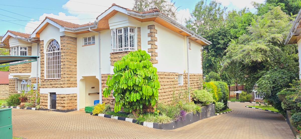 5 Bed Townhouse with En Suite at Lavington - 2