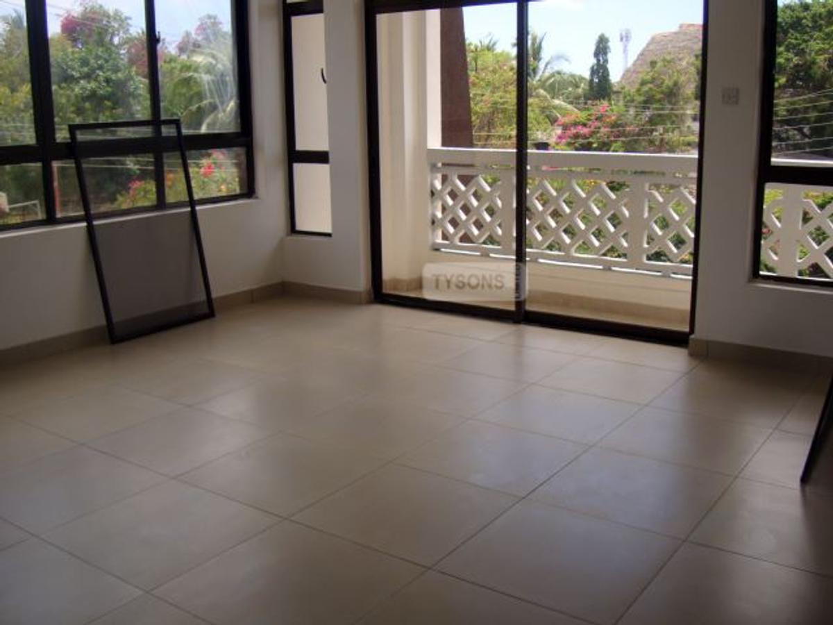 3 Bed Apartment with En Suite in Nyali Area - 2