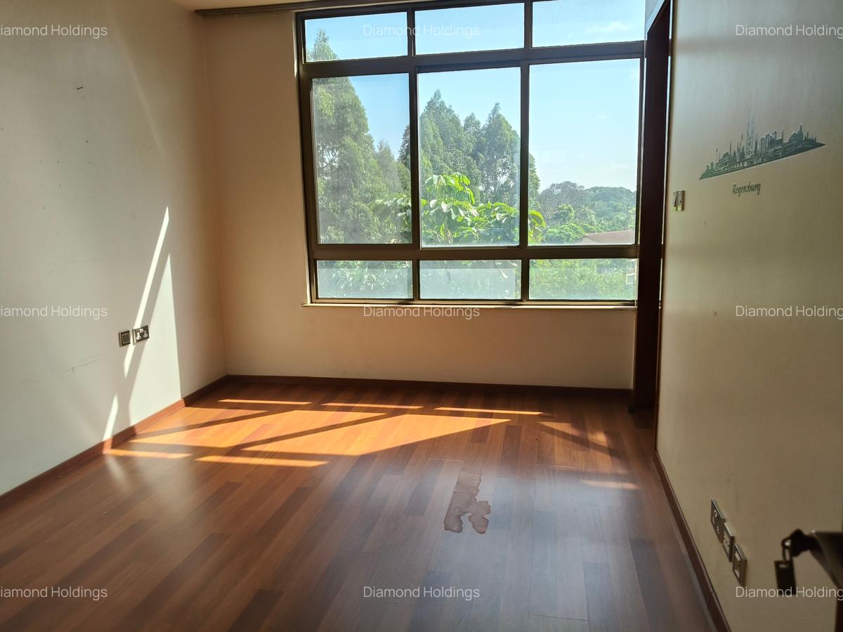 3 Bed Apartment with En Suite at Parklands - 9