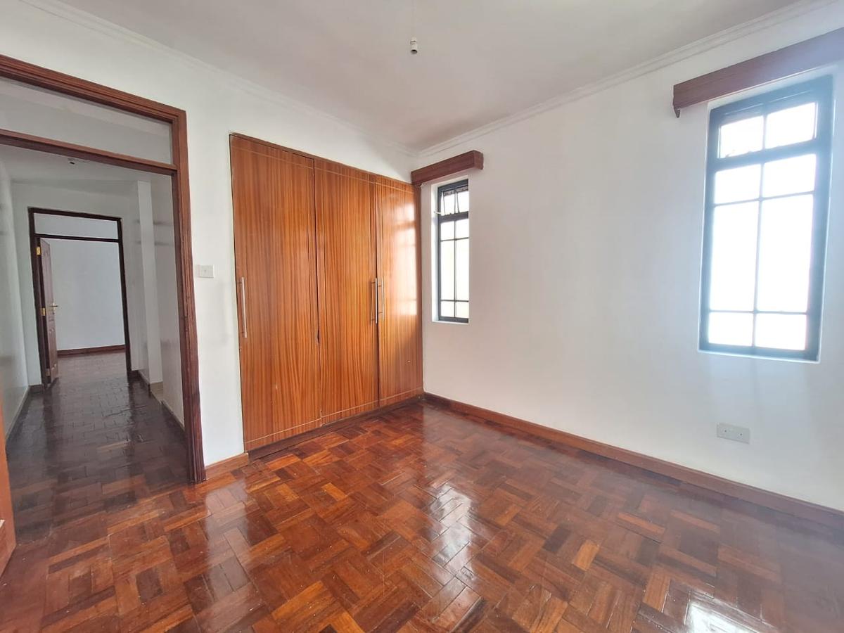 4 Bed Townhouse with En Suite at Lavington - 14