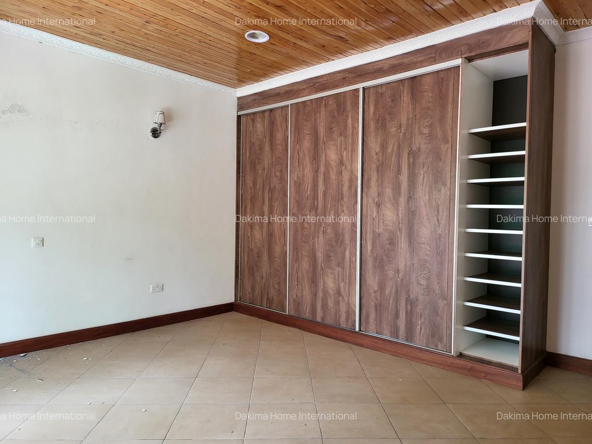 5 Bed Townhouse with En Suite in Rosslyn - 8