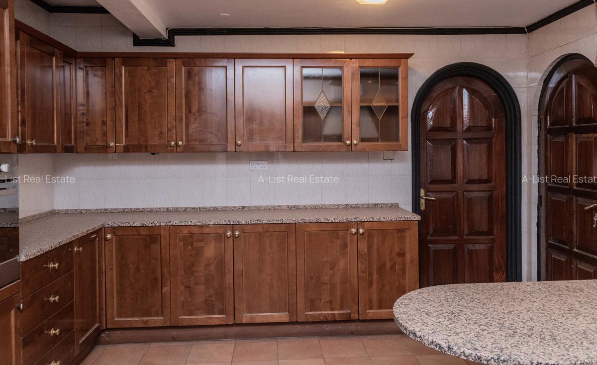 4 Bed Villa with En Suite at Riverside - 5