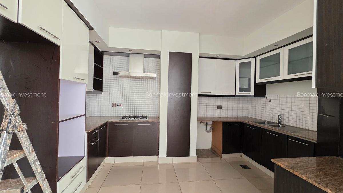 3 Bed Apartment with En Suite at Westlands - 4