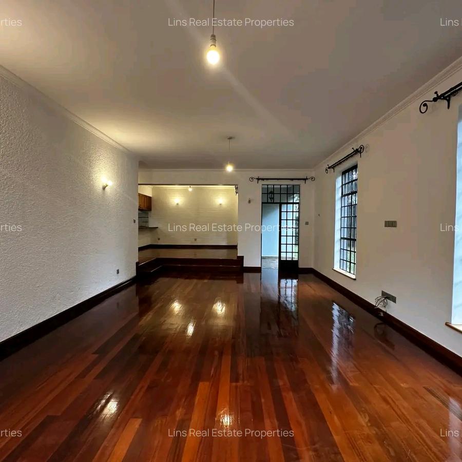 4 Bed Townhouse with En Suite in Spring Valley - 18