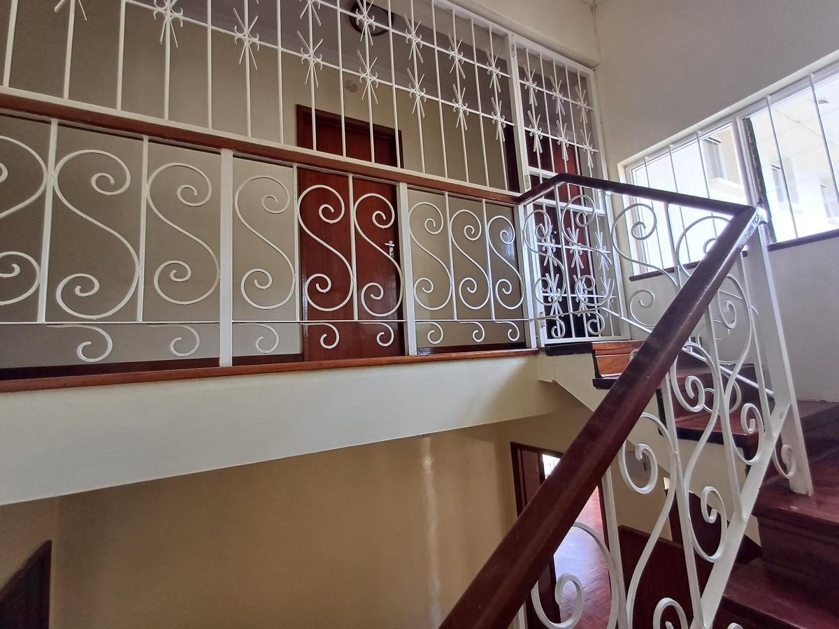 4 Bed House with En Suite in Lavington - 12