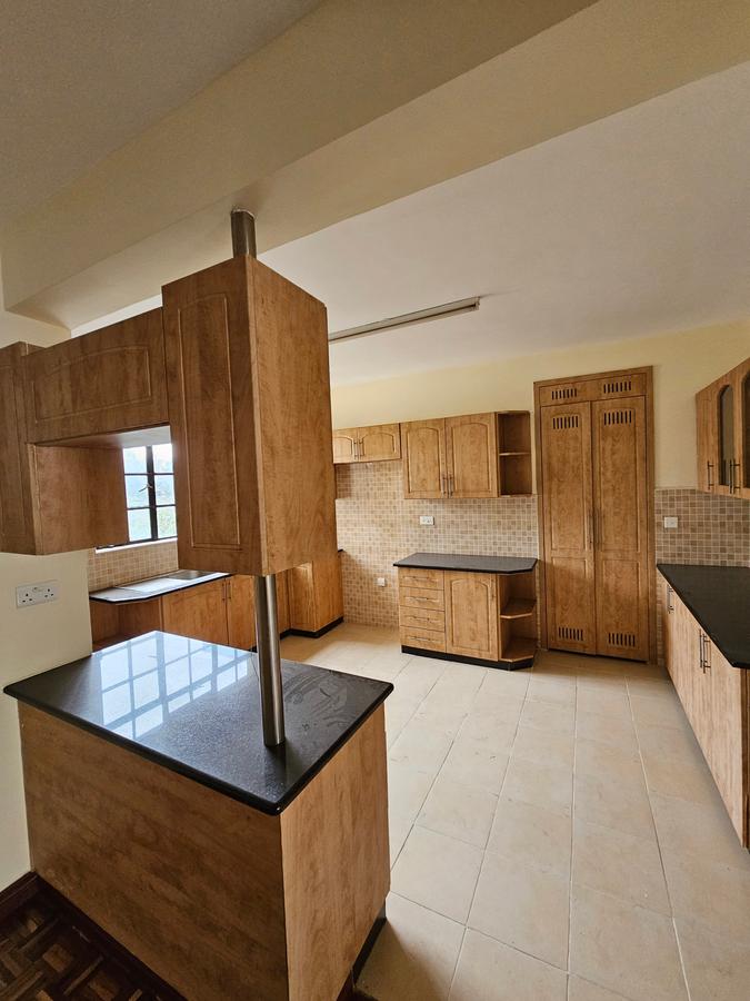 3 Bed Apartment with En Suite at Lavington - 13