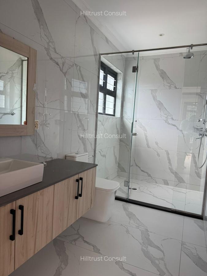 7 Bed Townhouse with En Suite in Runda - 6