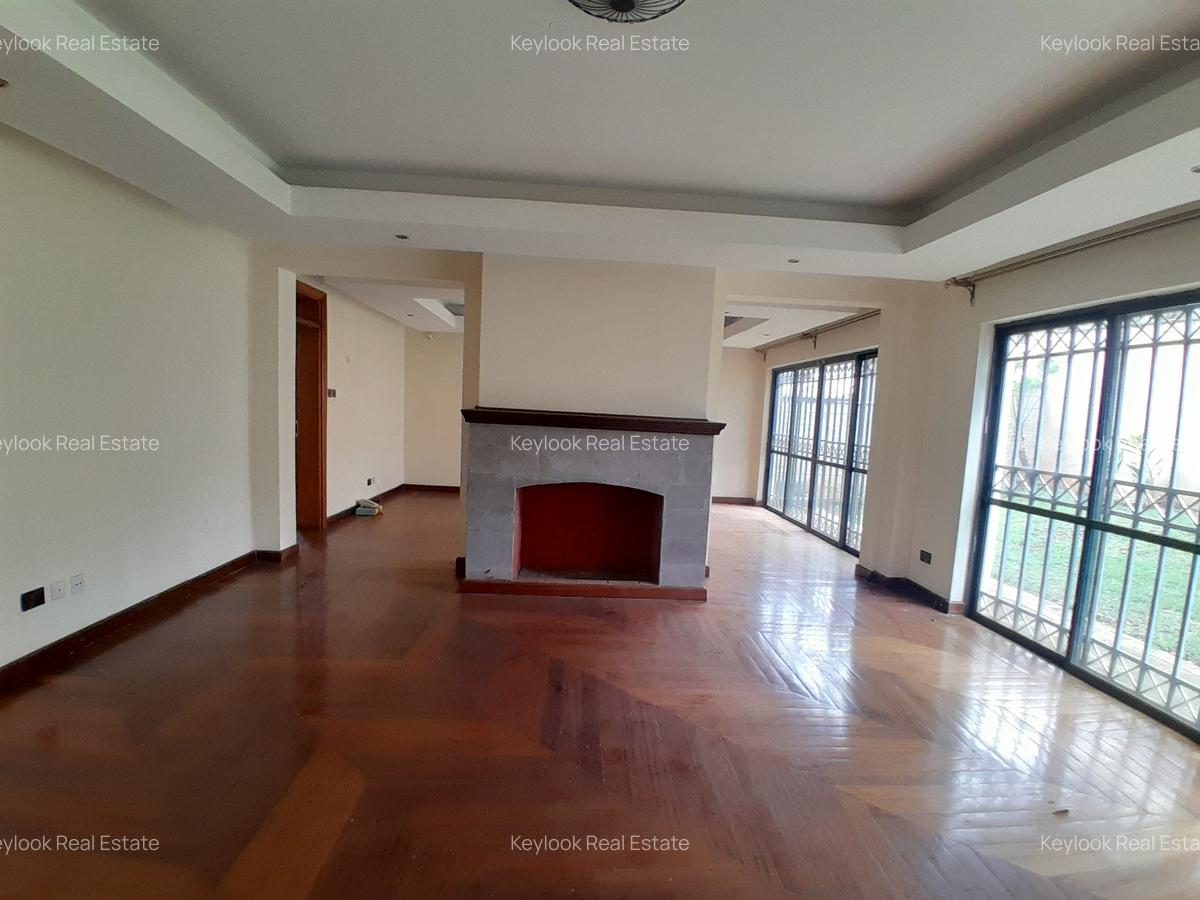 5 Bed Townhouse with En Suite at Lavington - 19