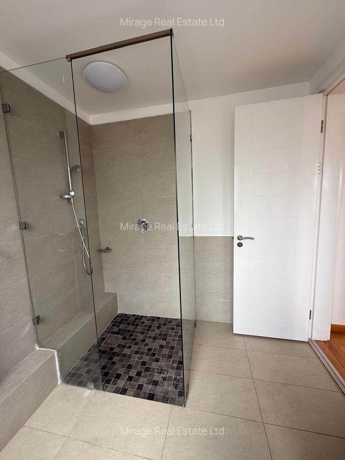 4 Bed Villa with Swimming Pool in Garden Estate - 4