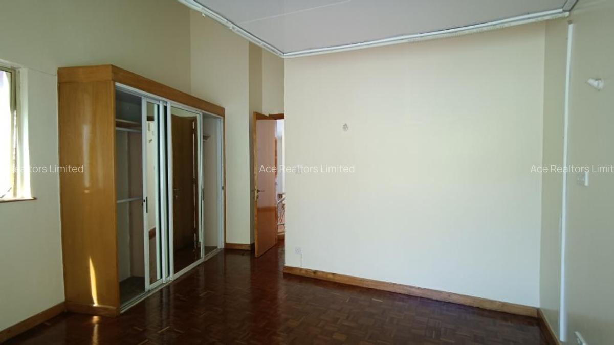 4 Bed Villa with En Suite at Dennis Pritt Road - 13