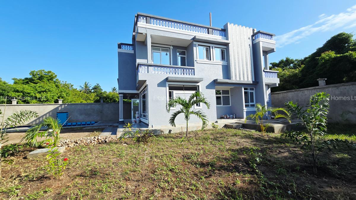 5 Bed Villa with En Suite in Diani - 3