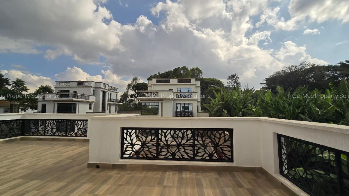 5 Bed House with En Suite in Lavington - 10