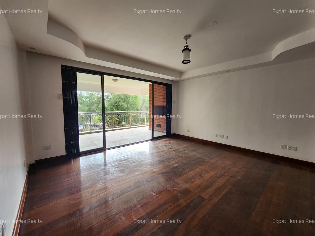 5 Bed Villa with En Suite in Lavington - 14