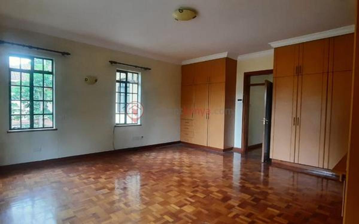 4 Bed Townhouse with En Suite at Lavington - 16