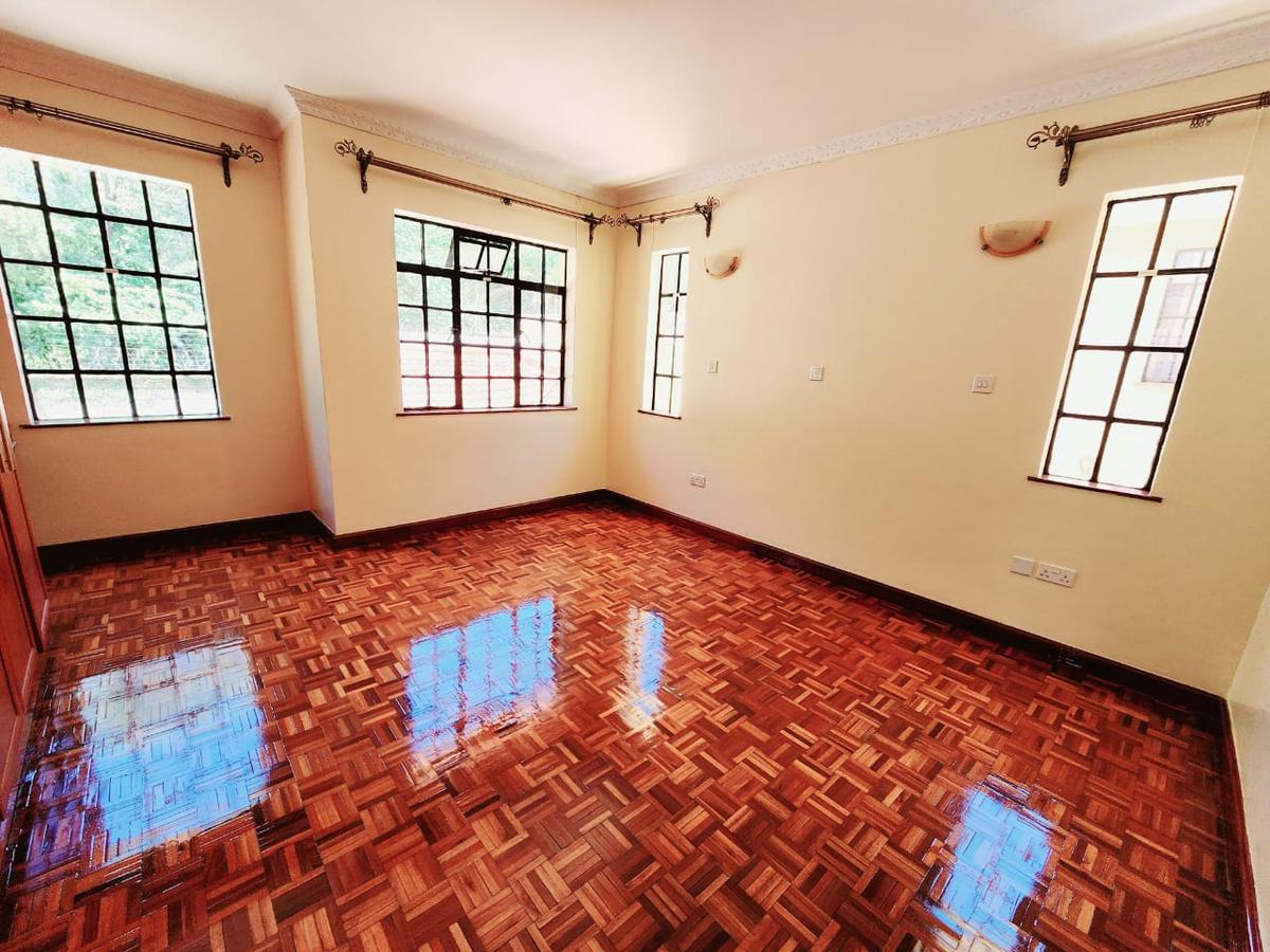 4 Bed Townhouse with En Suite at Lavington - 7 4 Bed Townhouse with En Suite at Lavington - 7