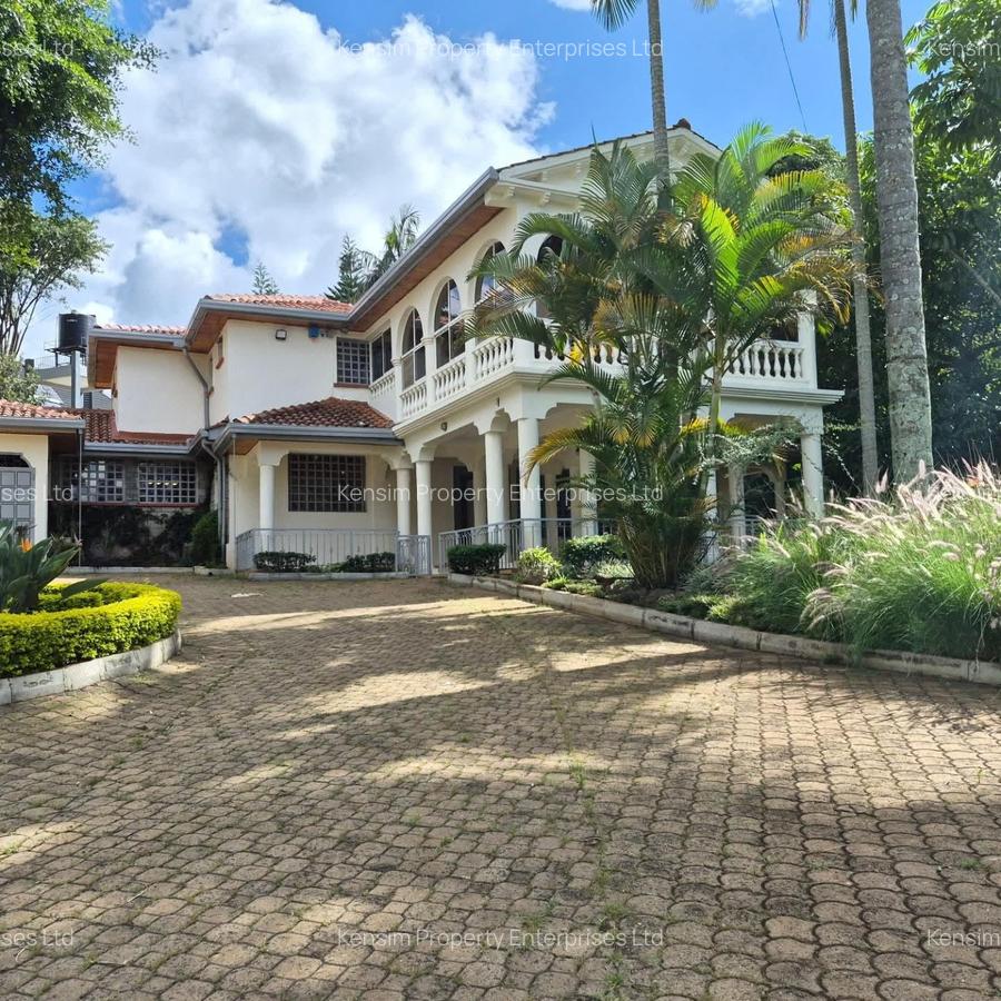 5 Bed House with En Suite in Runda - 1