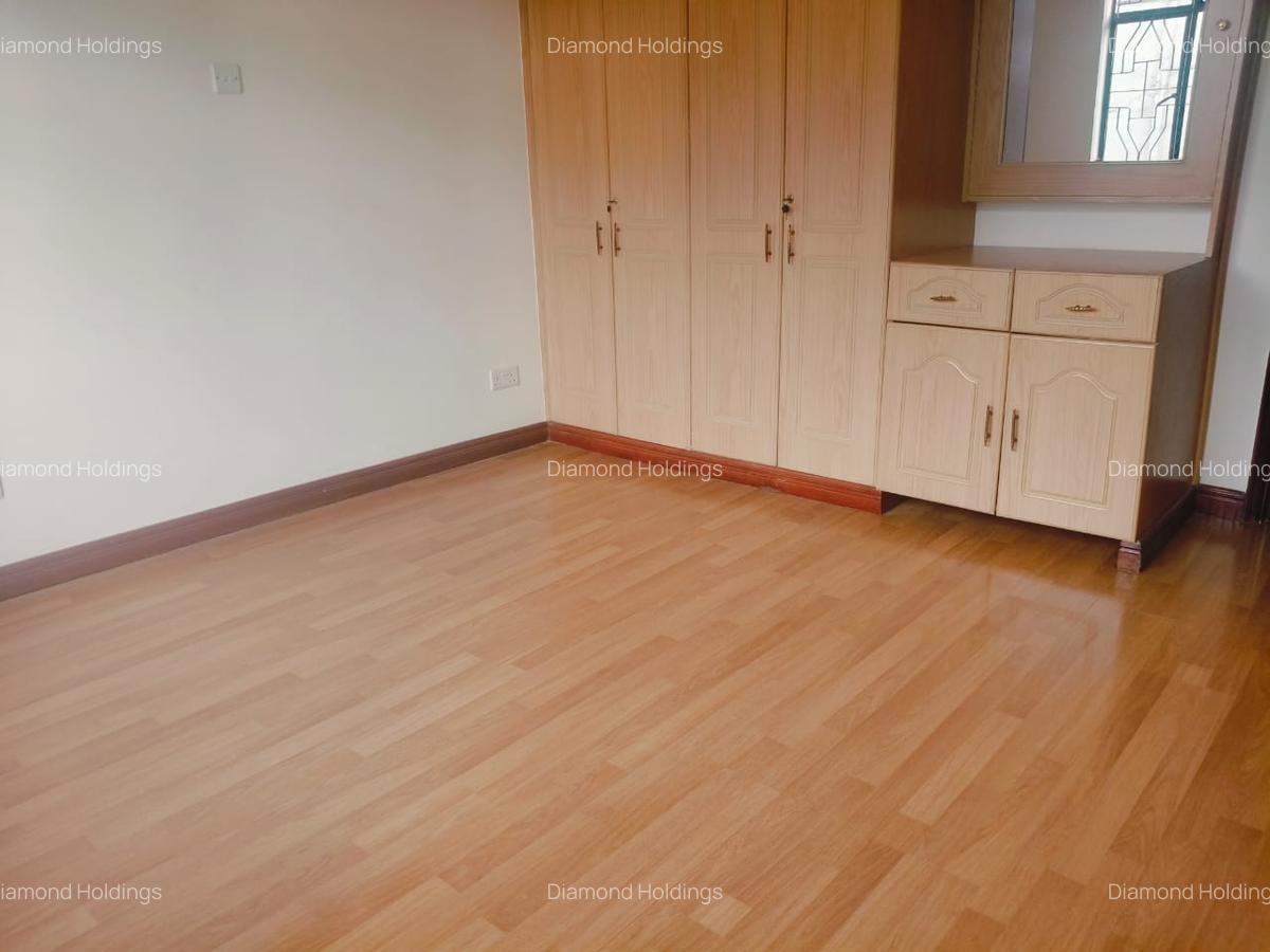4 Bed Apartment with En Suite at Parklands - 6