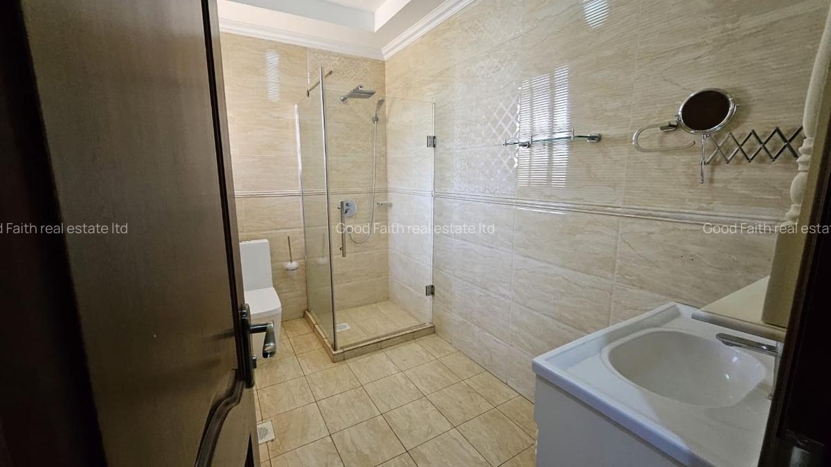 5 Bed House with En Suite in Runda - 14