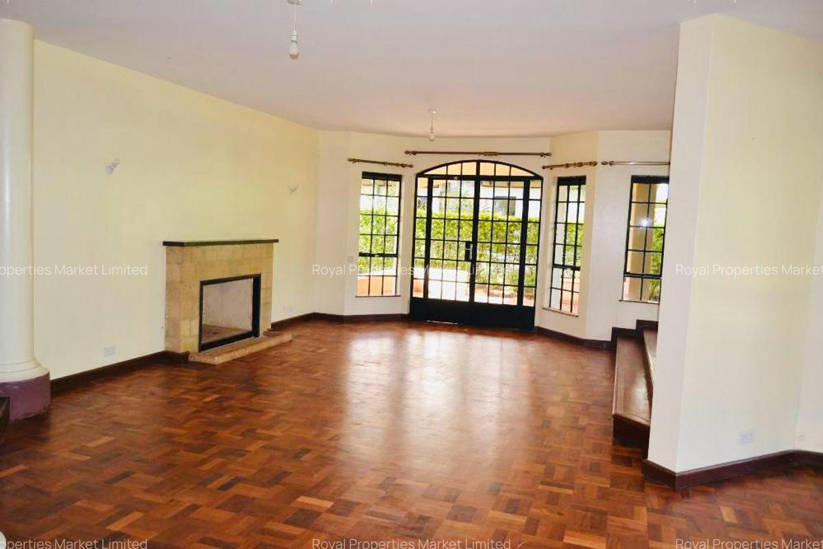 5 Bed House with En Suite in Runda - 2