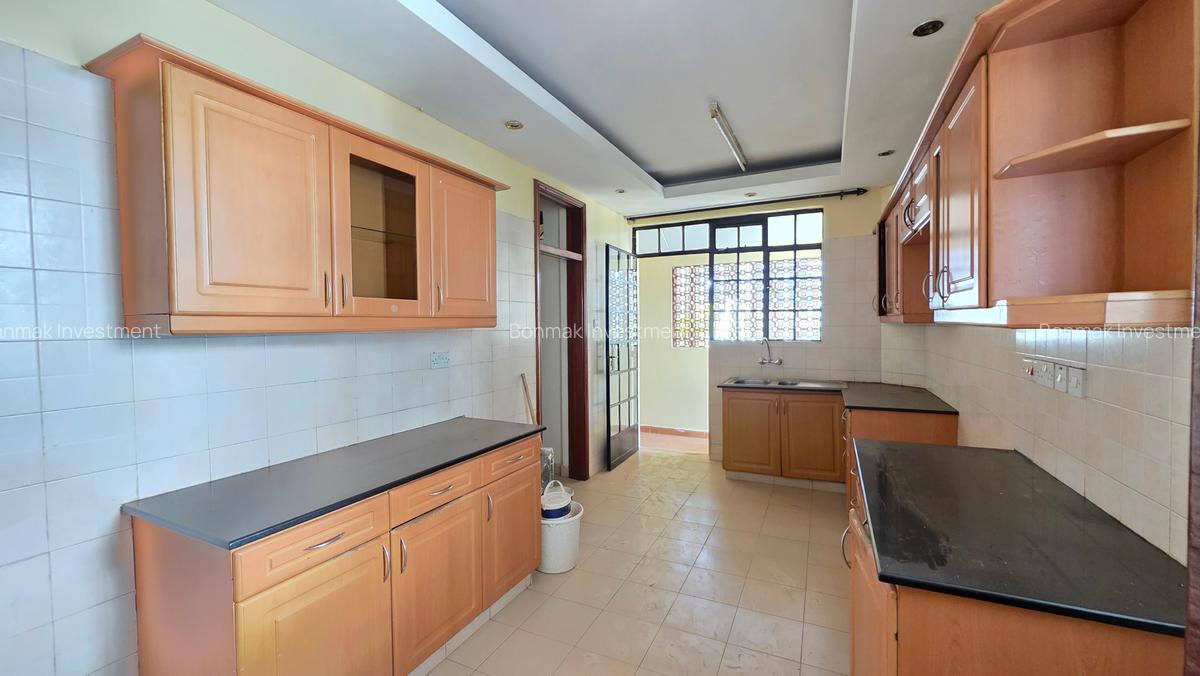 4 Bed Townhouse with En Suite at Karbaserian Avanue - 5