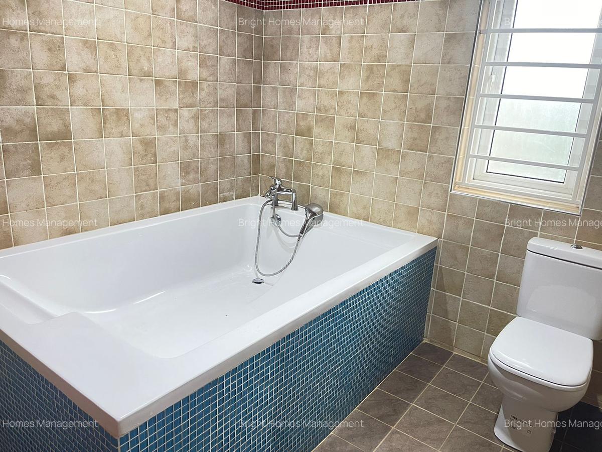 5 Bed Villa with En Suite in Rosslyn - 18