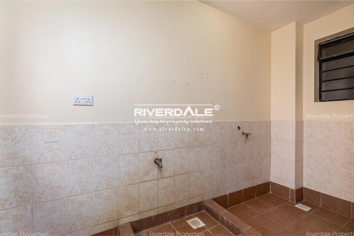 3 Bed Apartment with En Suite in Westlands Area - 4