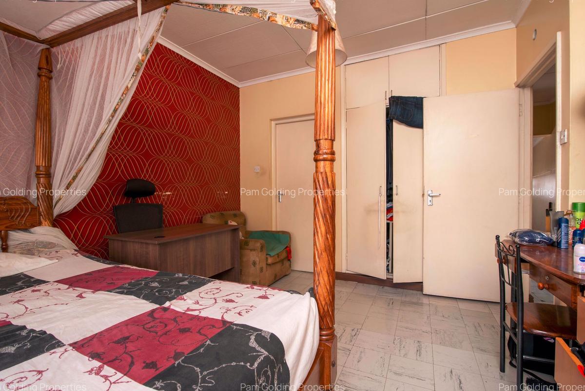 4 Bed Townhouse with En Suite at Kapiti Road - 10