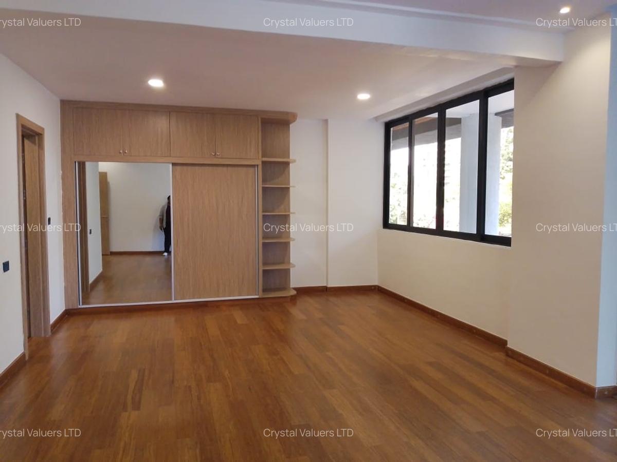 8 Bed Villa with En Suite in Spring Valley - 13