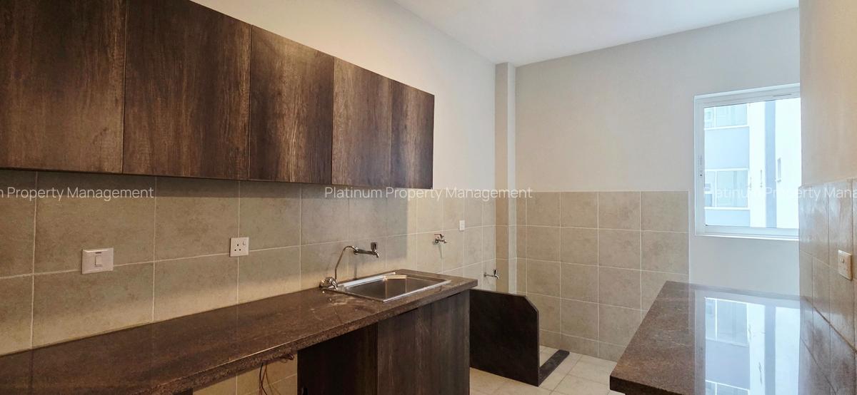 3 Bed Apartment with En Suite at Riverside - 8