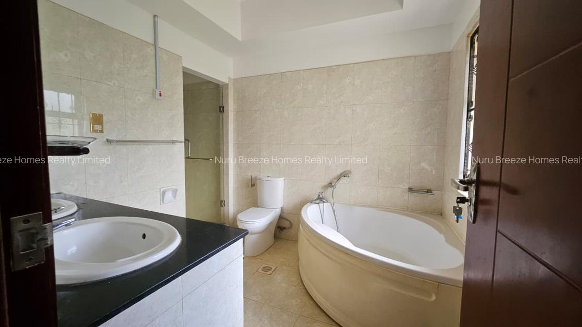 5 Bed House with En Suite in Runda - 10