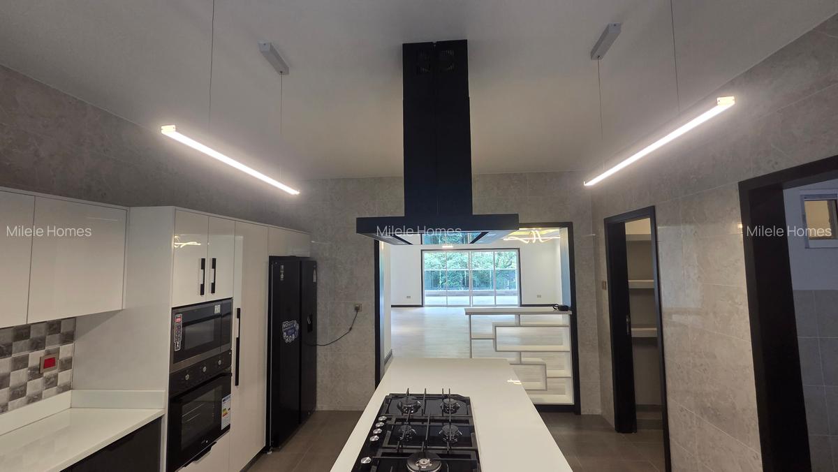 Serviced 3 Bed Apartment with En Suite at Riverside Drive - 12