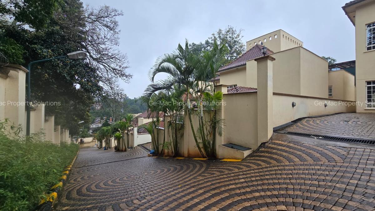 4 Bed Villa with En Suite in Kyuna - 4