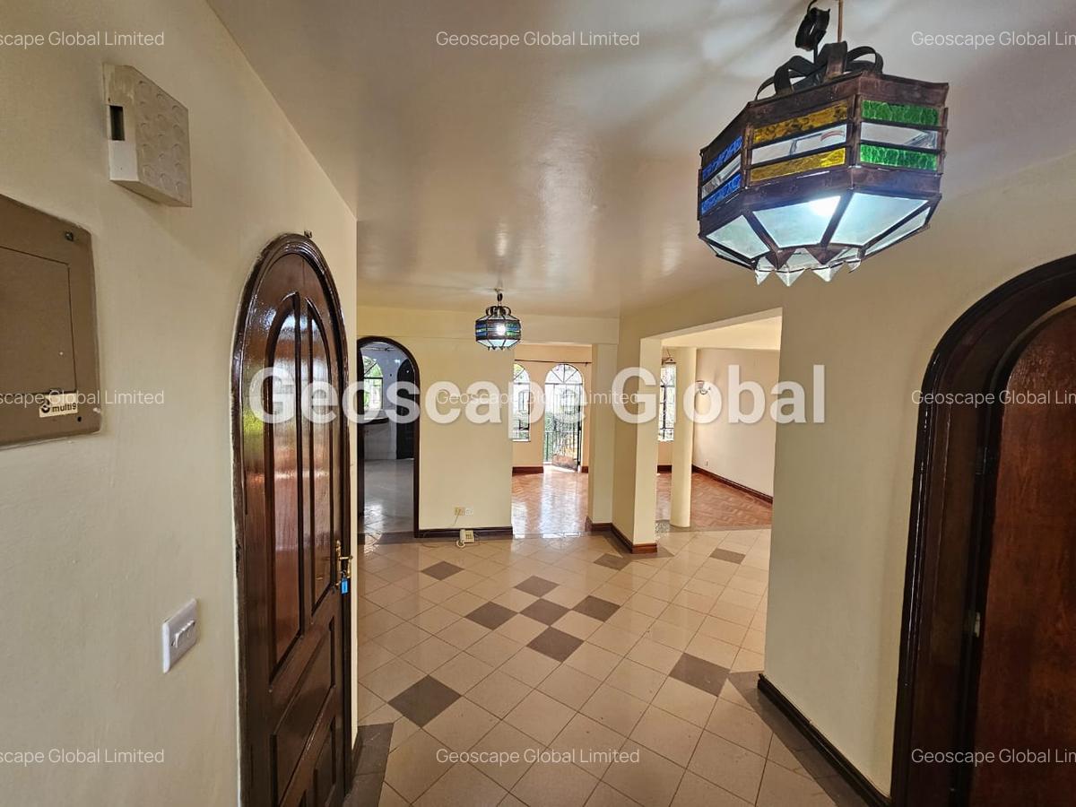 5 Bed Townhouse with En Suite in Riverside - 16